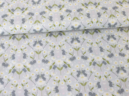 baumwolle-stoff-patchwork-lewis-irene-love-me-love-me-not-mirrowed-mice-light-grey-2