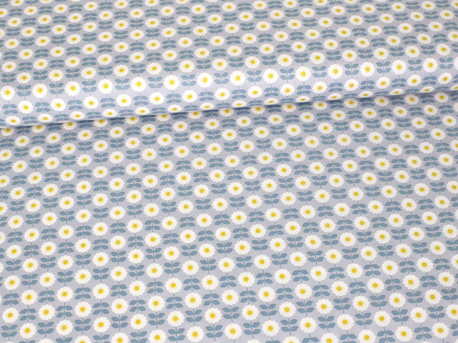 baumwolle-stoff-patchwork-lewis-irene-love-me-love-me-not-retro-daisy-mid-grey-3