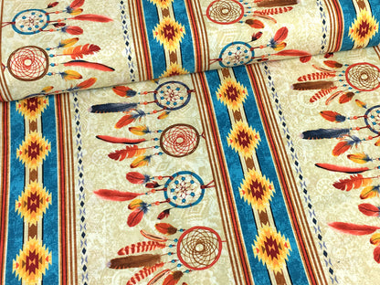 Patchworkstoff - Baumwolle Stoff - Southwest Dreamcatcher mit Traumfängern und farbigen Mustern auf hellem Hintergrund.