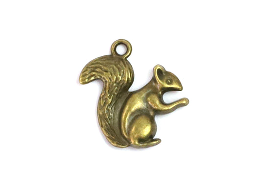 charm-anhaenger-altmessing-eichhoernchen