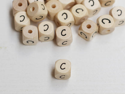 holz-schnulli-perle-fuer-schnullerketten-buchstabe-c