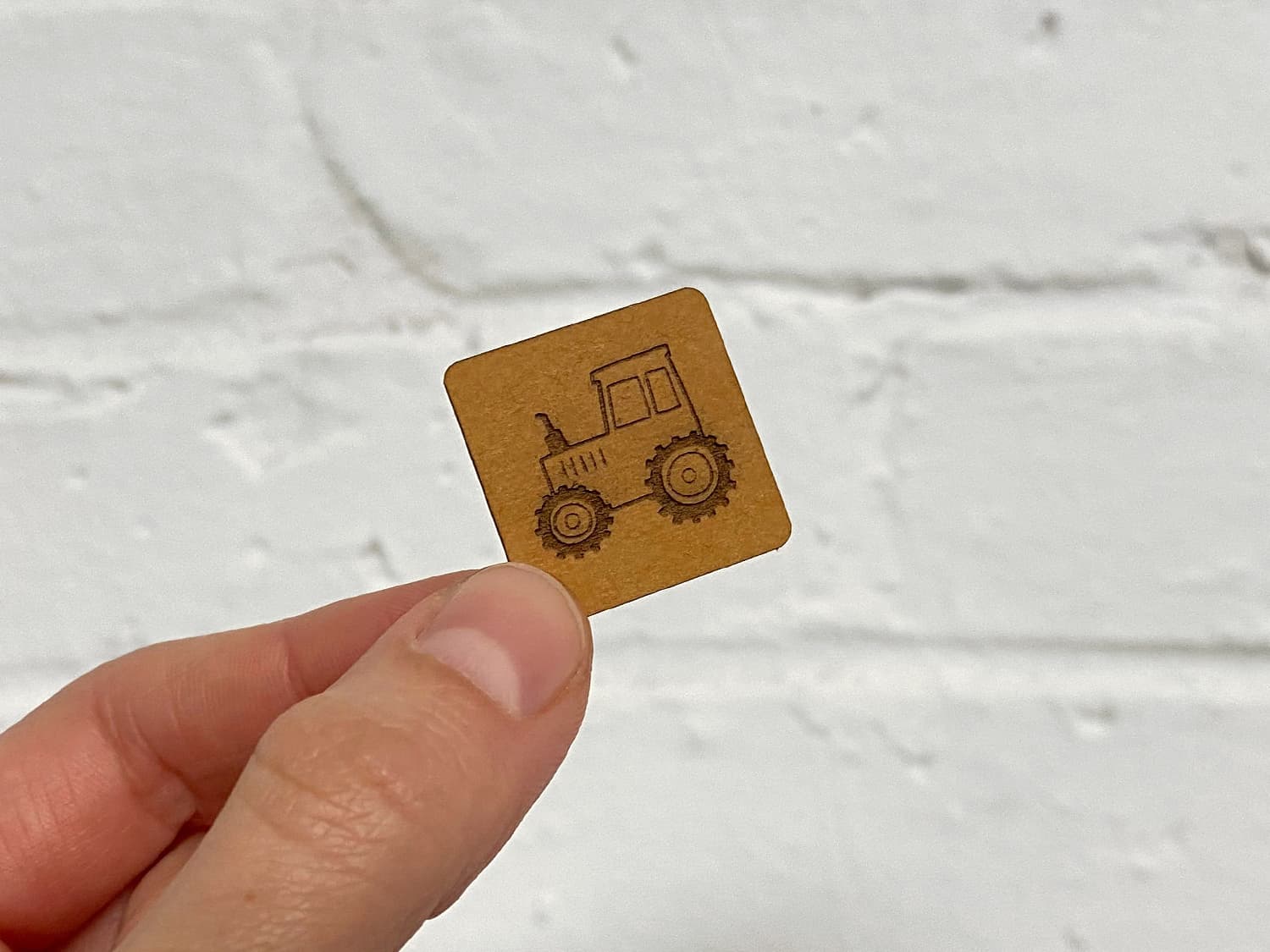 label-snappap-zum-annaehen-traktor-quadrat-2