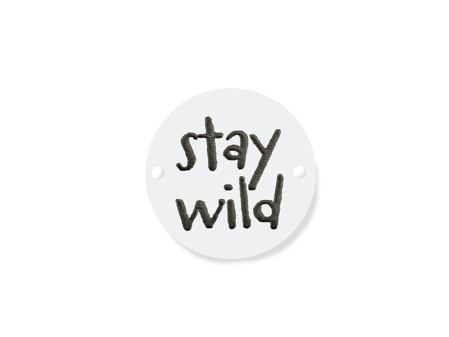 label-zum-annaehen-rund-loch-stay-wild-weiss