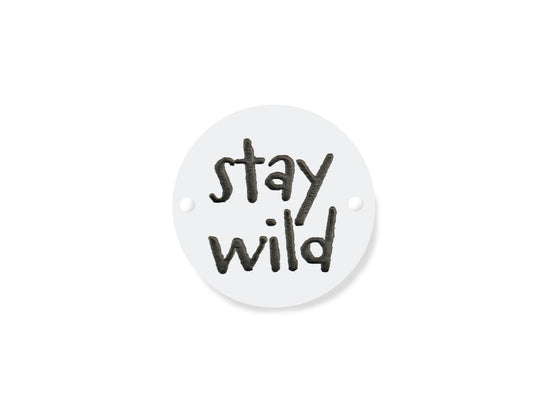 label-zum-annaehen-rund-loch-stay-wild-weiss