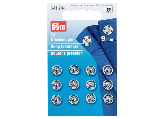 Prym 12 Annäh-Druckknöpfe silberfarbig 9mm für Bekleidung und Accessoires auf Verpackung abgebildet.