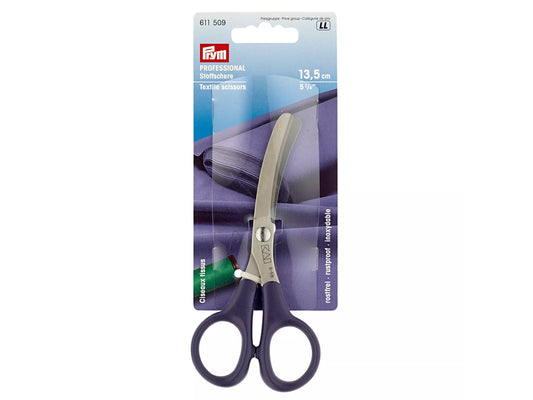 Prym gebogene Stoffschere 13,5cm in Verpackung, geeignet für präzises Zuschneiden von Stoffen.