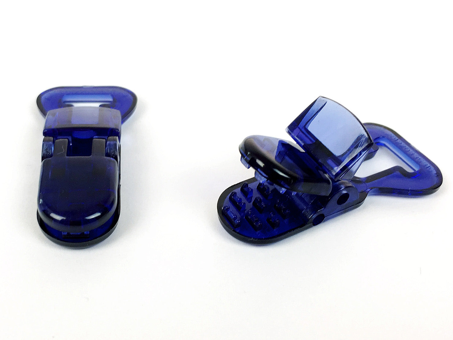 schnullerclips-dunkelblau-transparent-2