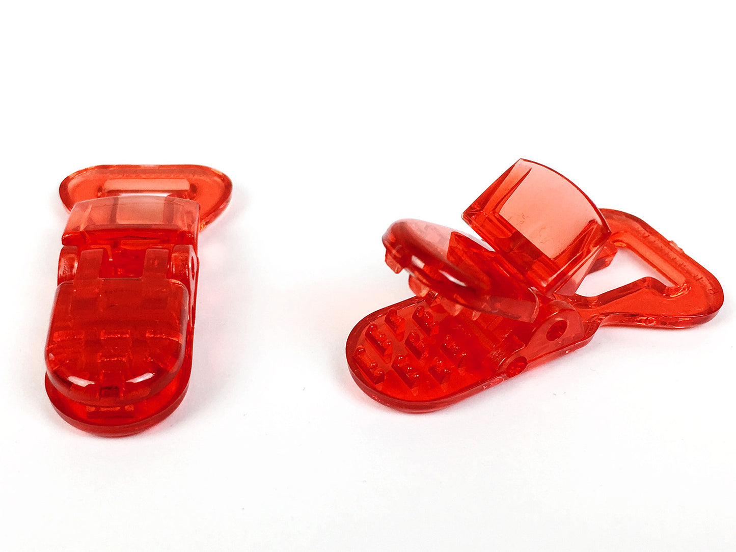 schnullerclips-rot-transparent-2