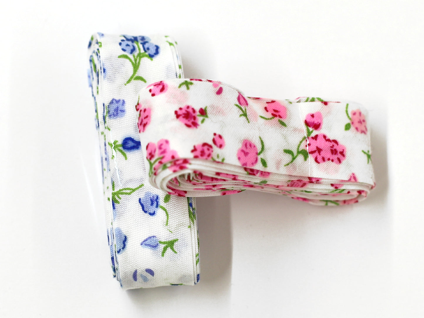 3m Schrägband - Blumen - weiß-blau