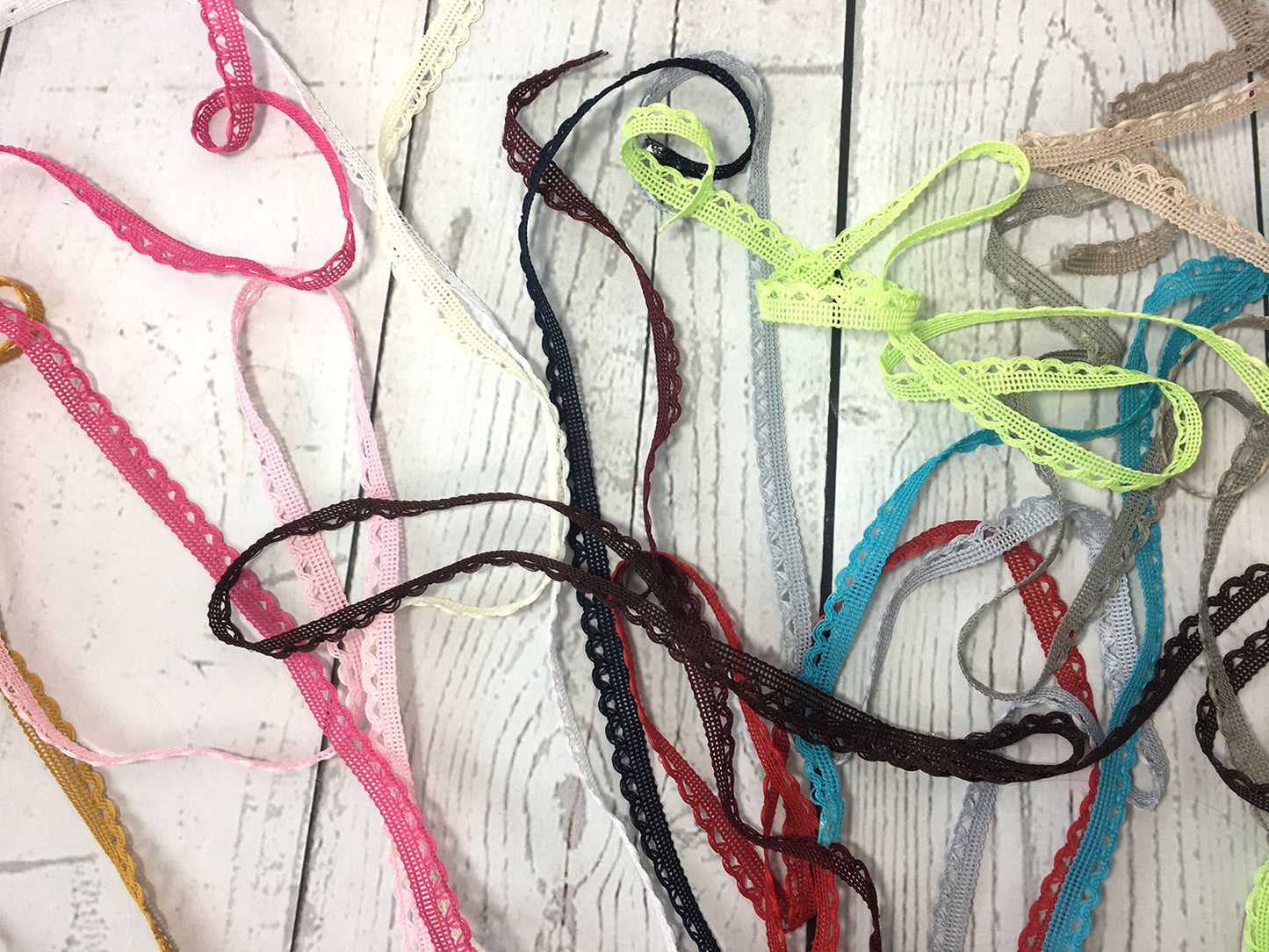 spitze-zierband-verschiedene-farben