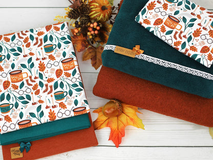 stoff-baumwolle-french-terry-sommersweat-kathi-kunterbunt-herbst-herbsttag-hygge-tasse-brille-blaetter-socken-kerze-laub-ocker-petrol-2