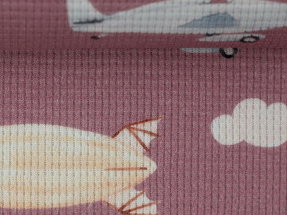 stoff-baumwolle-jersey-baumwolljersey-waffel-waffeljersey-swafing-maja-ueber-den-wolken-flugzeug-altrosa-2
