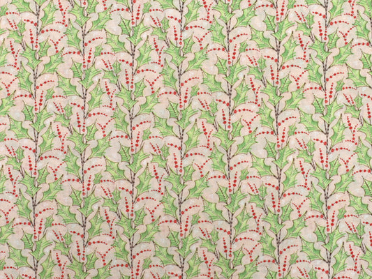 Patchworkstoff - Baumwolle Stoff -  Joy & Wonder, Ilex in grün-rotem Blumenmuster auf beigem Hintergrund.
