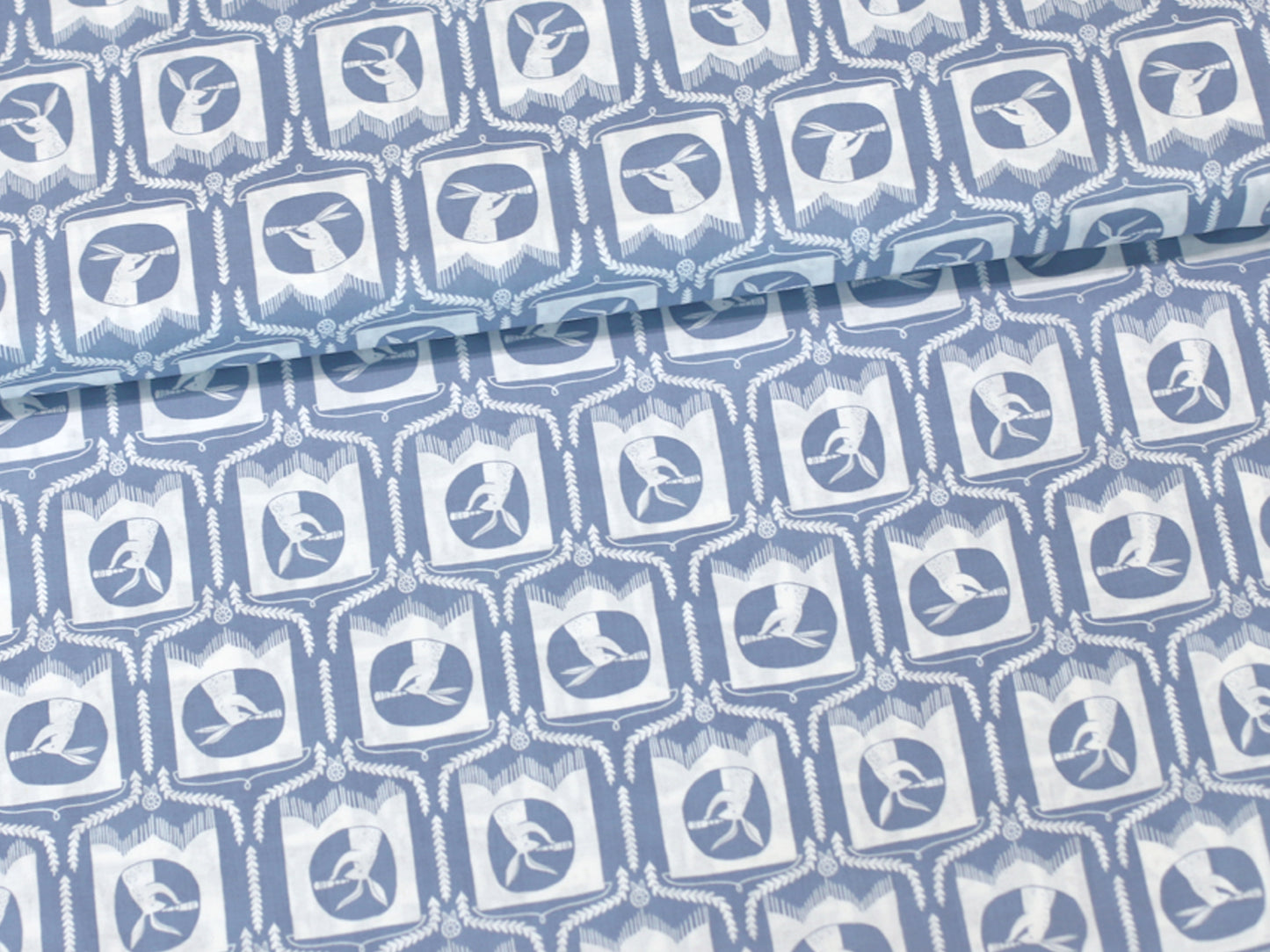 Patchworkstoff - Baumwolle Stoff - Blue Bunnies in a light blue pattern featuring bunnies on cotton fabric.