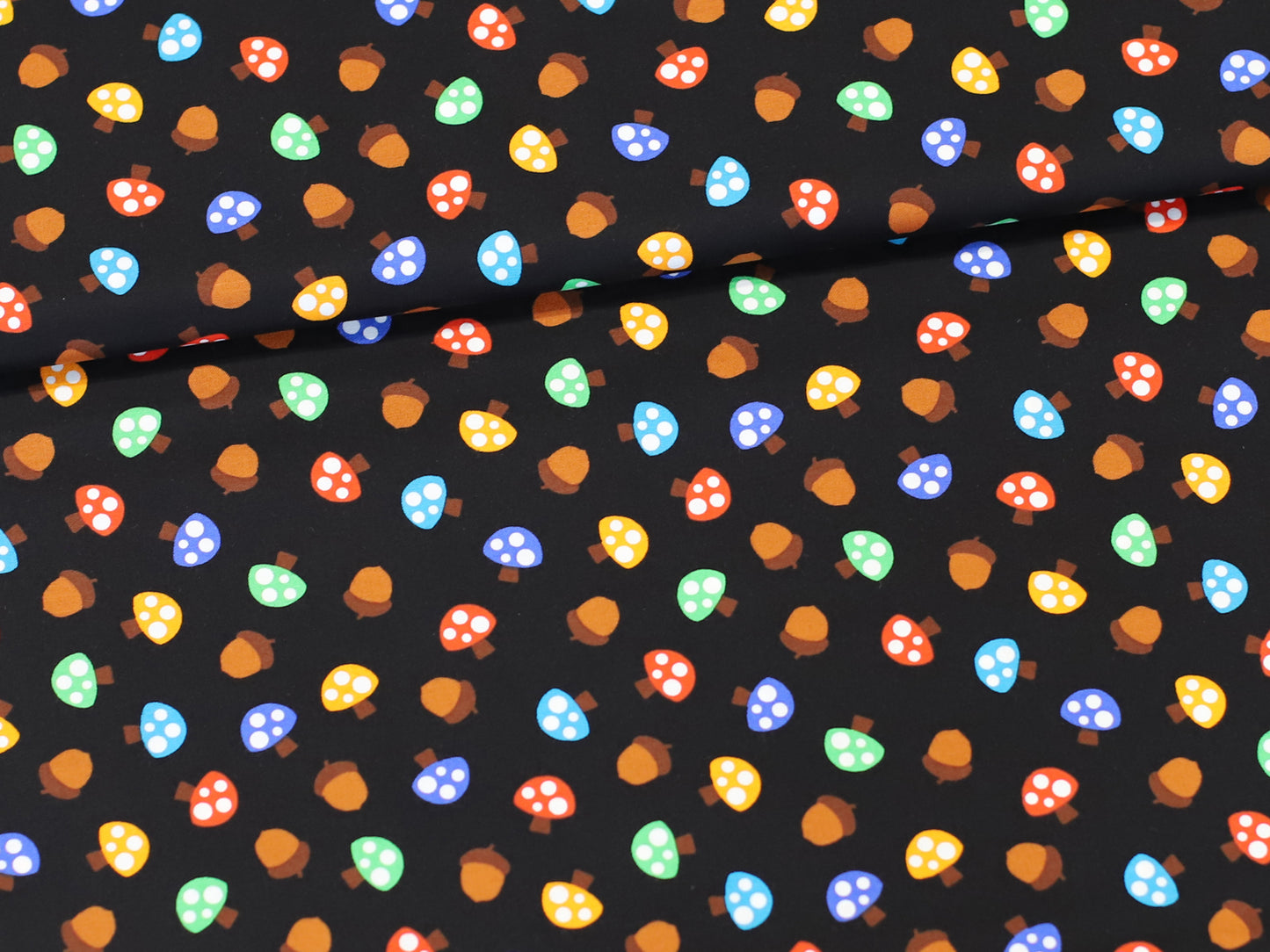 Patchworkstoff - Baumwolle Stoff - Colorful Mushrooms: bunte Pilze auf schwarzem Hintergrund aus Baumwolle