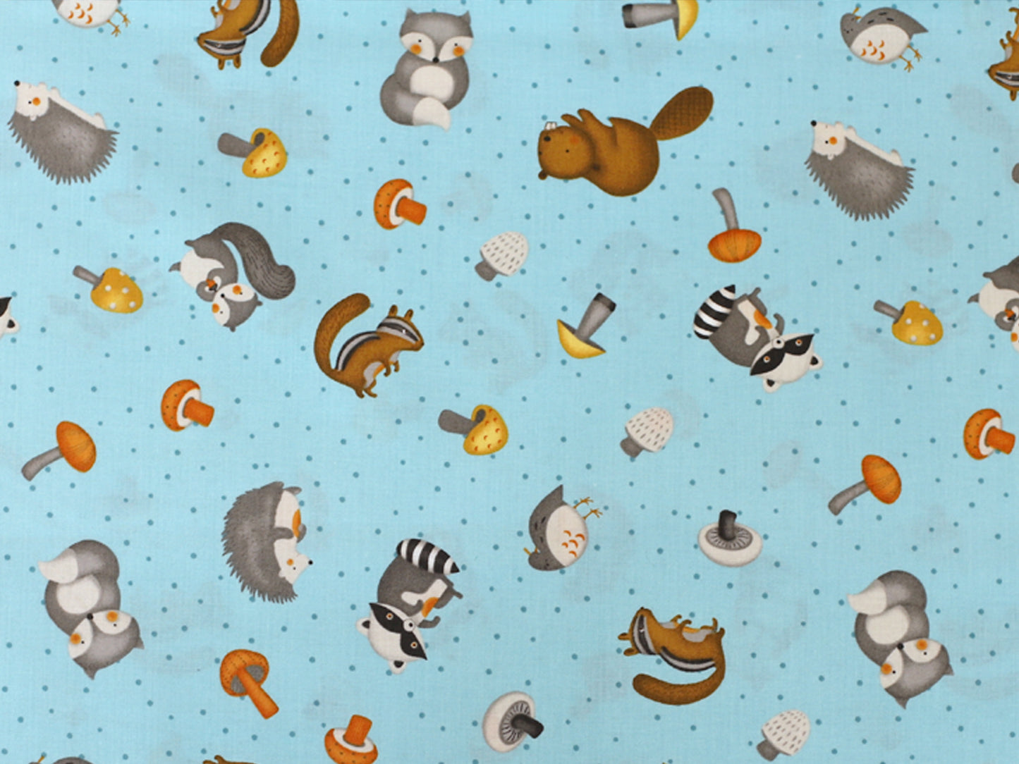 Patchworkstoff - Baumwolle Stoff - Cute Critters, niedliches Tiermuster auf hellblauem Hintergrund, ideal für kreative Projekte.