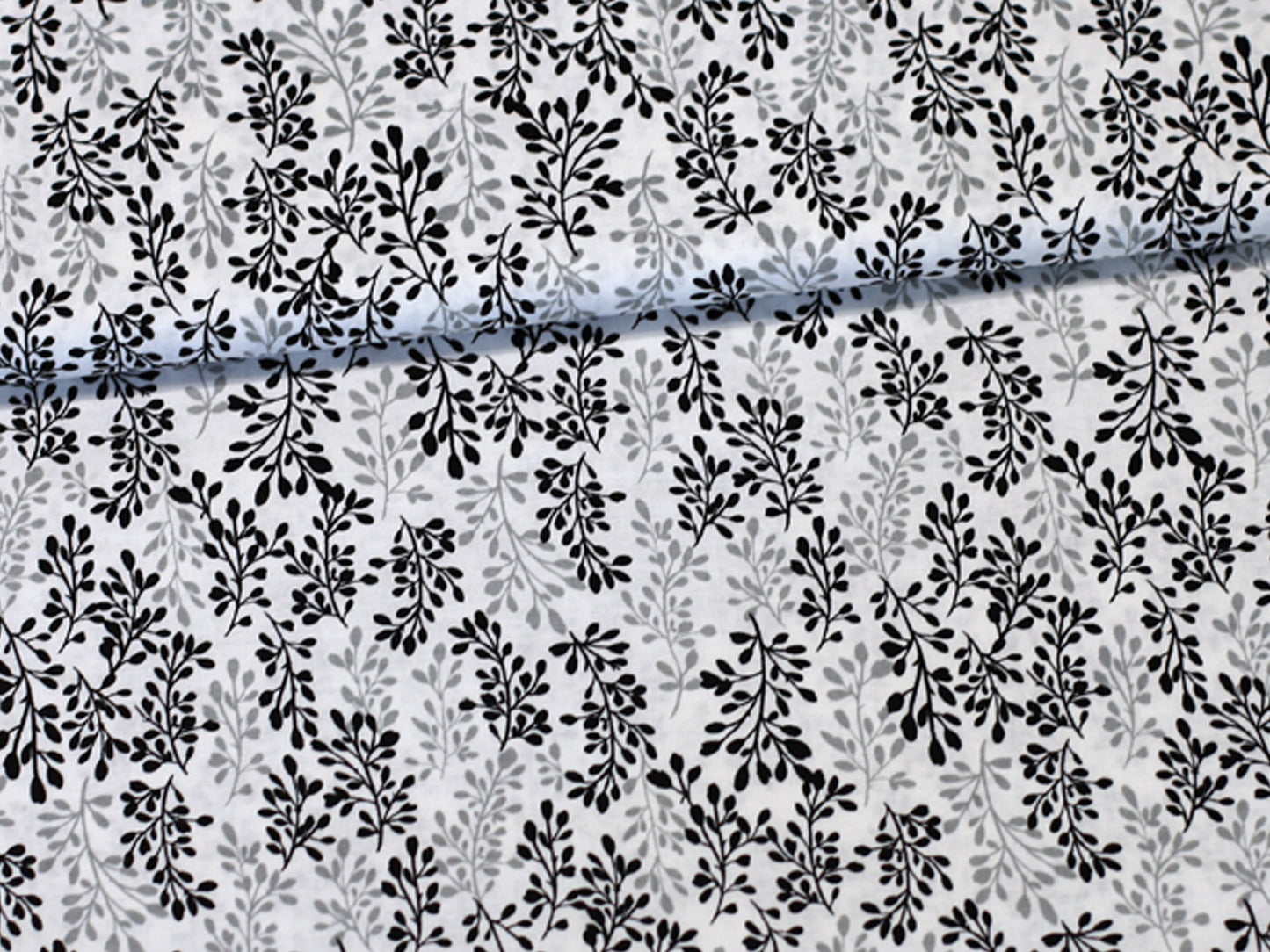 Patchworkstoff - Baumwolle Stoff - Fade to Black - Leaves, Grau - floral design in grey and black