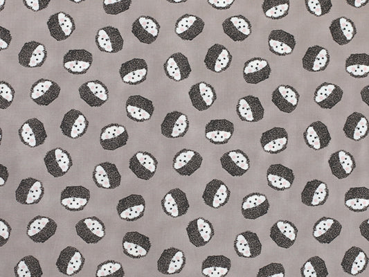 Patchworkstoff - Baumwolle Stoff - Little Hedgehog in grau mit bunten Igel-Designs auf der Stoffoberfläche.