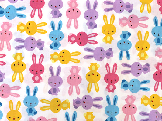 Patchworkstoff - Baumwolle Stoff - Urban Zoologie, Bunnies mit bunten Hasenmustern auf weißem Hintergrund