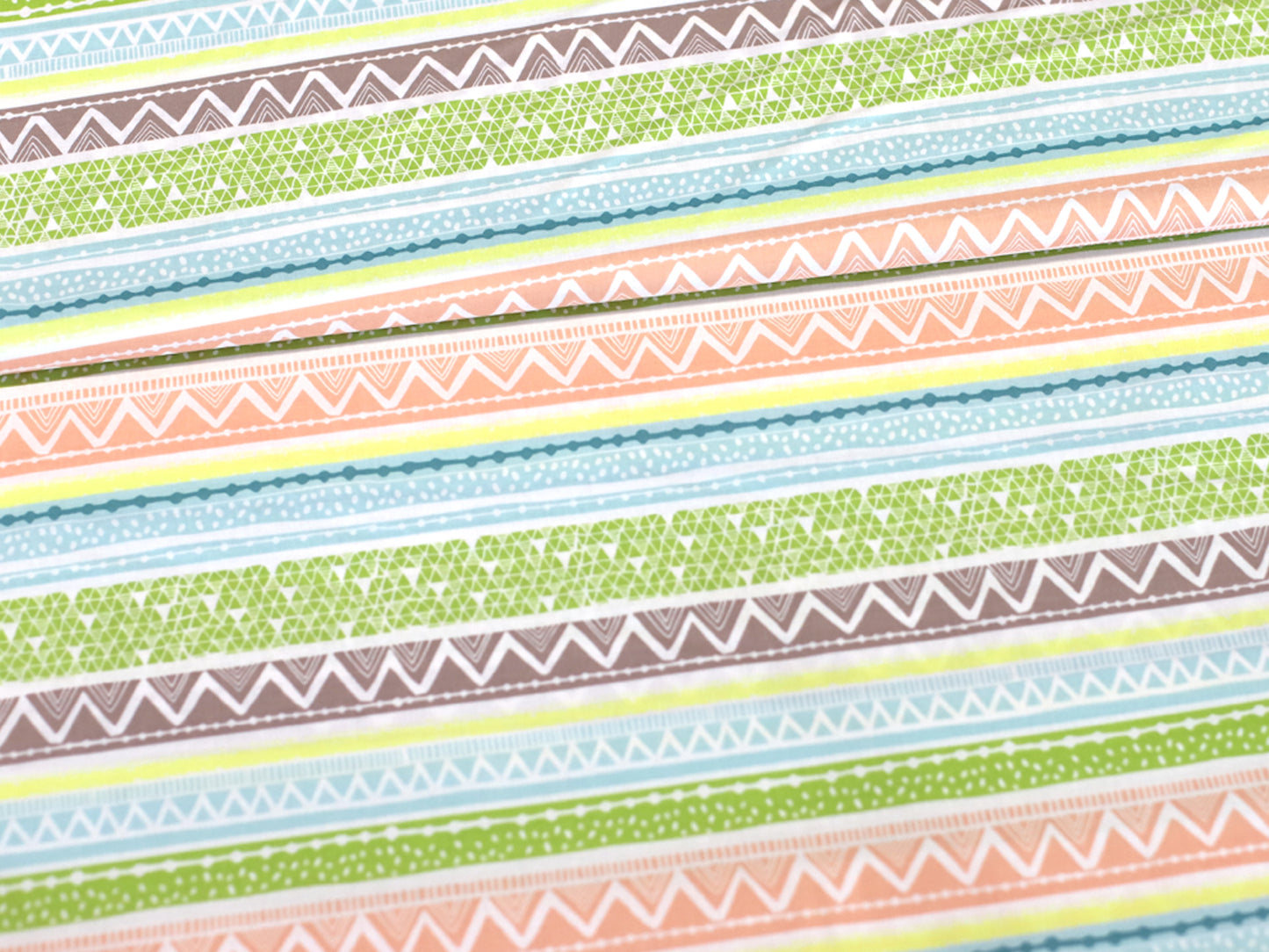 Patchworkstoff - Baumwolle Stoff - Snow Day Stripes, bunt gestreifter Stoff aus 100% Baumwolle für kreative Projekte.