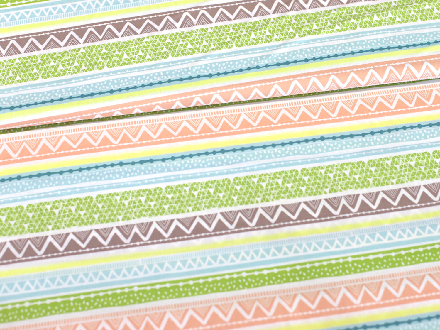 Patchworkstoff - Baumwolle Stoff - Snow Day Stripes, bunt gestreifter Stoff aus 100% Baumwolle für kreative Projekte.