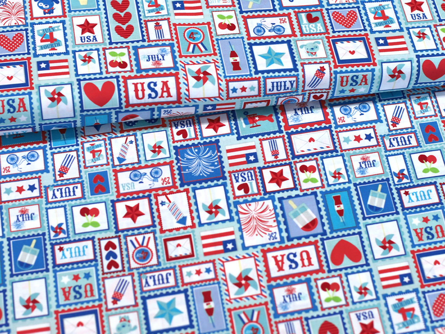 Patchworkstoff - Baumwolle Stoff - Star Spangled mit buntem, patriotischem Design aus Stempeln und Motiven.