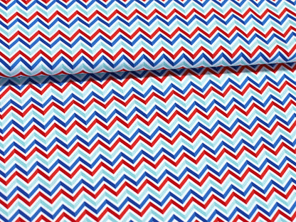 Patchworkstoff - Baumwolle Stoff - Star Spangled Chevron in rot, blau und weißem Zickzack-Muster, 100% Baumwolle, 110 cm breit.