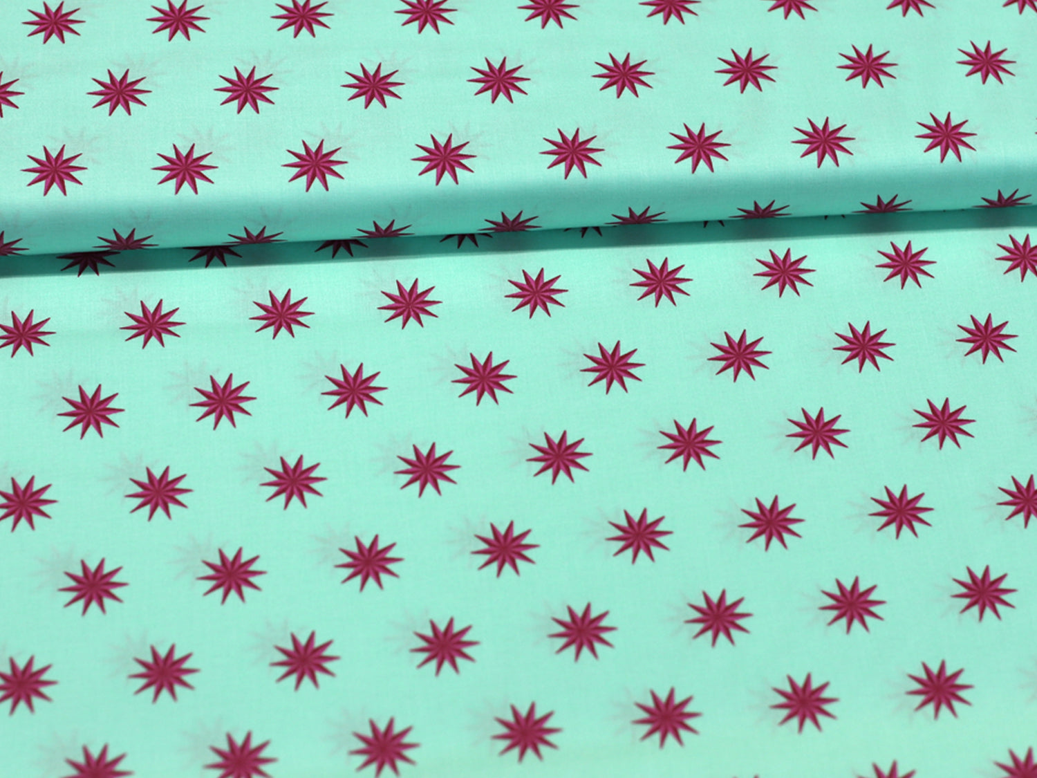 B-Ware - Patchworkstoff - Baumwolle Stoff - Vintage Stars in mint with red star pattern.