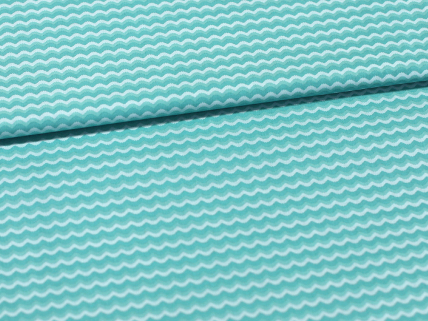 Patchworkstoff - Baumwolle Stoff - Wave in Wellenmuster, 100% Baumwolle, waschbar bis 30 Grad, Breite 110 cm.