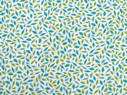 Patchworkstoff - Baumwolle Stoff - It's a Hoot Leaves, Green pattern featuring colorful leaves on white background.