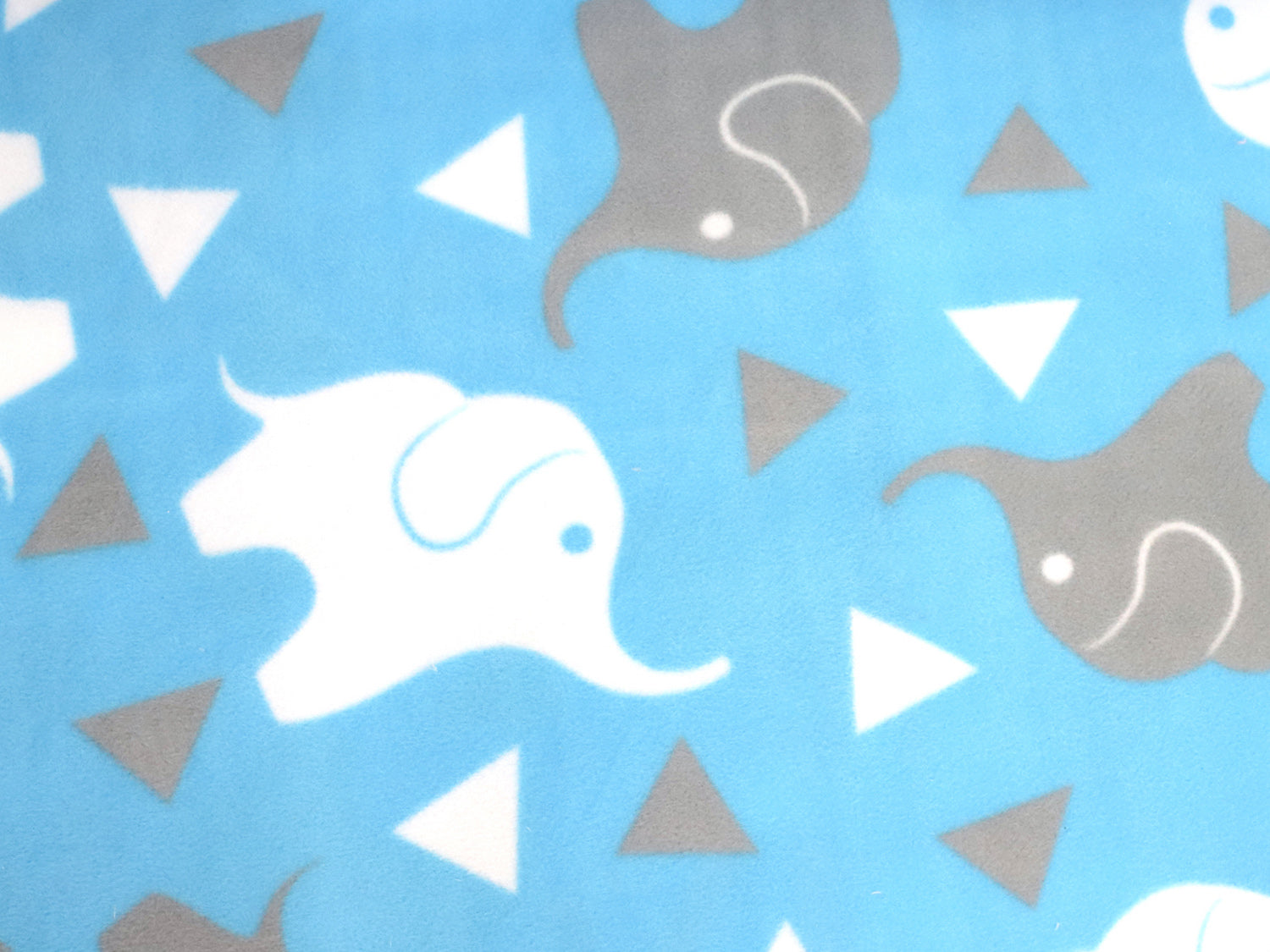 stoff-fleece-elefant-dreiecke-hellblau-2