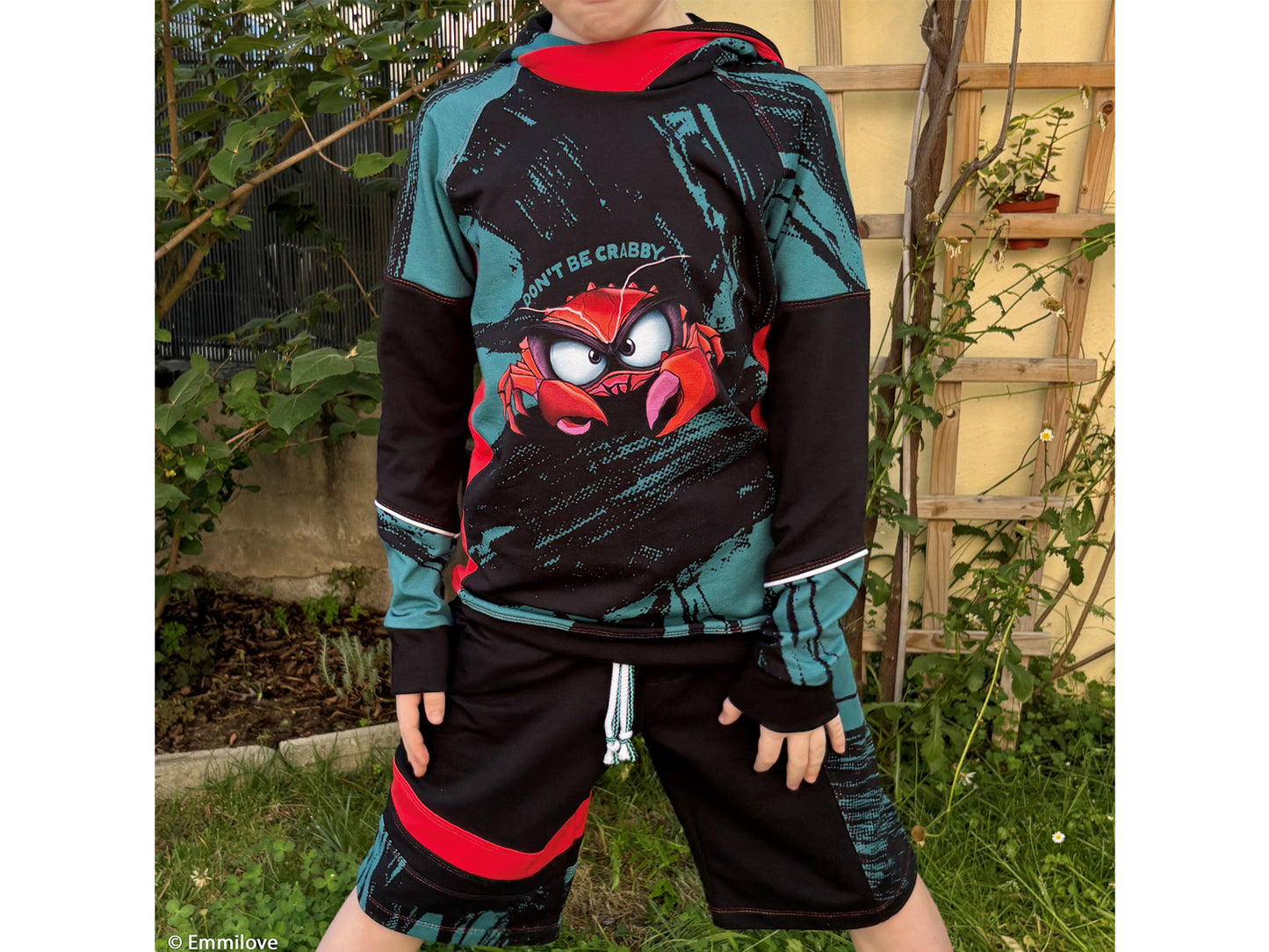 French Terry PANEL - Thorsten Berger - Eddy the Crab hoodie and shorts outfit on a child outdoors.