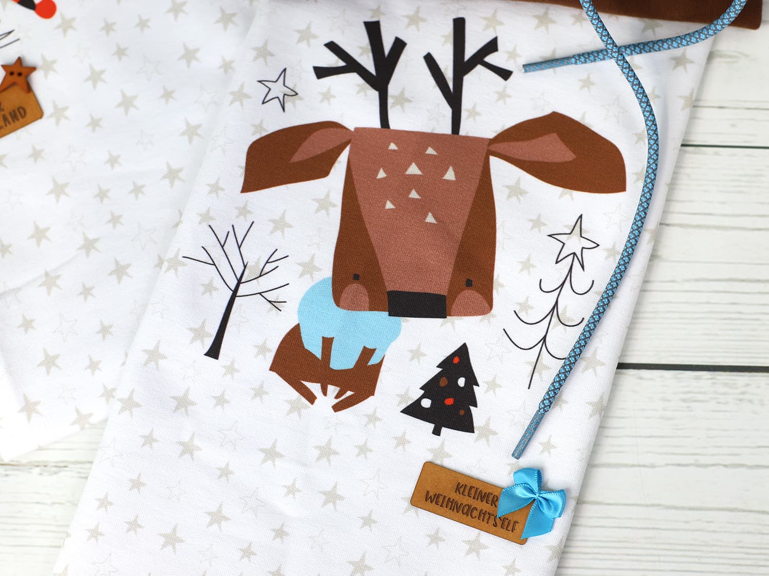stoff-french-terry-baumwolle-sweat-sommersweat-unangeraut-winter-weihnachten-rentier-reh-hirsch-wald-baum-panel-lars-ole