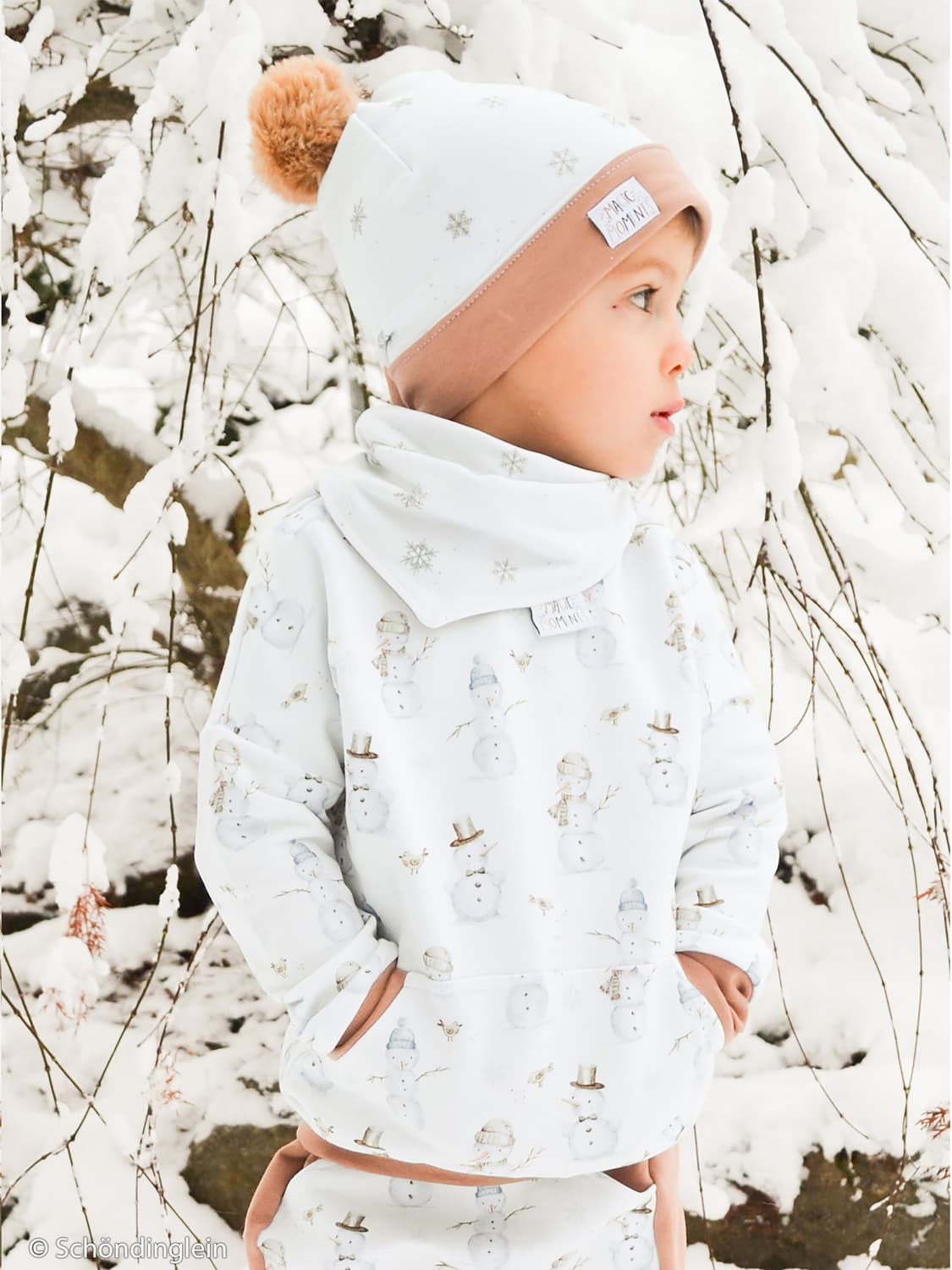 stoff-french-terry-sommersweat-baumwolle-swafing-bienvenido-colorido-beyond-nordic-schneemann-cremeweiss-2