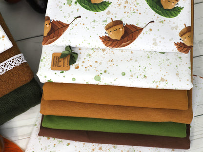 stoff-french-terry-sweat-sommersweat-unangeraut-kathi-kunterbunt-happy-autumn-herbst-eichel-watercolor-aquarell-sprenkel-blatt-leaves-braun-gruen-serie-4