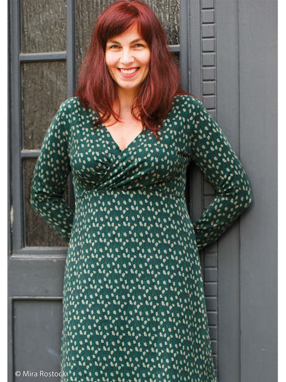 stoff-french-terry-unangeraut-baumwolle-swafing-jolijou-berry-drops-dunkelgruen-naehbeispiel-2