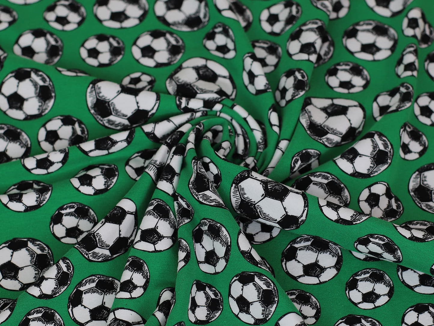 stoff-jersey-baumwolle-baumwolljersey-ball-fussball-gruen