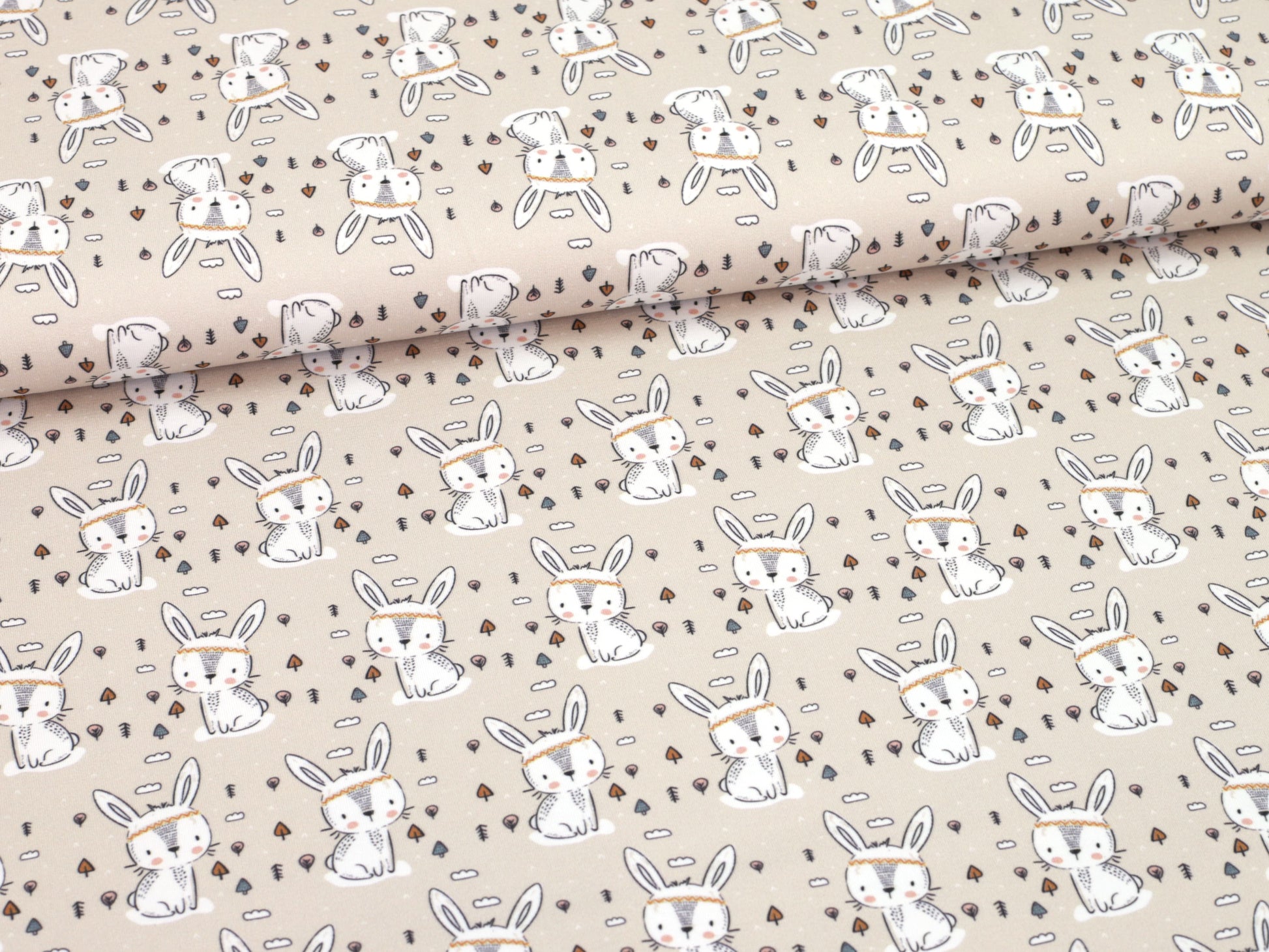 stoff-jersey-baumwolle-baumwolljersey-fruehling-sommer-eigenproduktion-kathi-kunterbunt-ostern-indianer-hase-little-one-beige-2