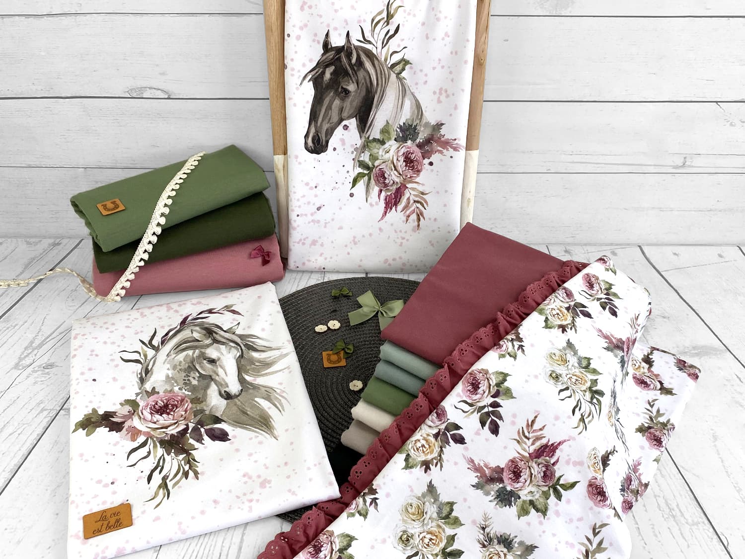 stoff-jersey-baumwolle-baumwolljersey-fruehling-sommer-kathi-kunterbunt-aquarell-pferd-horse-watercolor-vintage-flower-serie