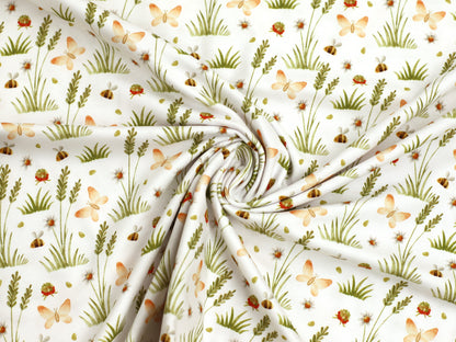 Hochwertiger herbstmotiv jersey stoff mit bunten Schmetterlingen und Blumen auf hellem Hintergrund.