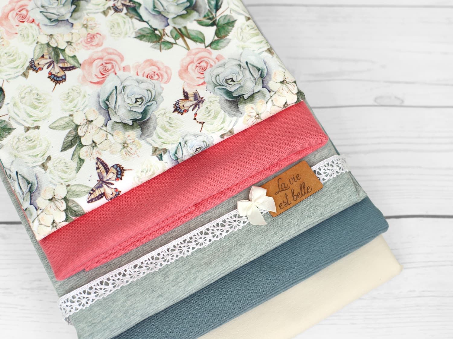 stoff-jersey-baumwolle-baumwolljersey-kathi-kunterbunt-blumen-floral-flower-wiese-blueten-fruehling-sommer-vintage-schmetterling-kombistoffe-2