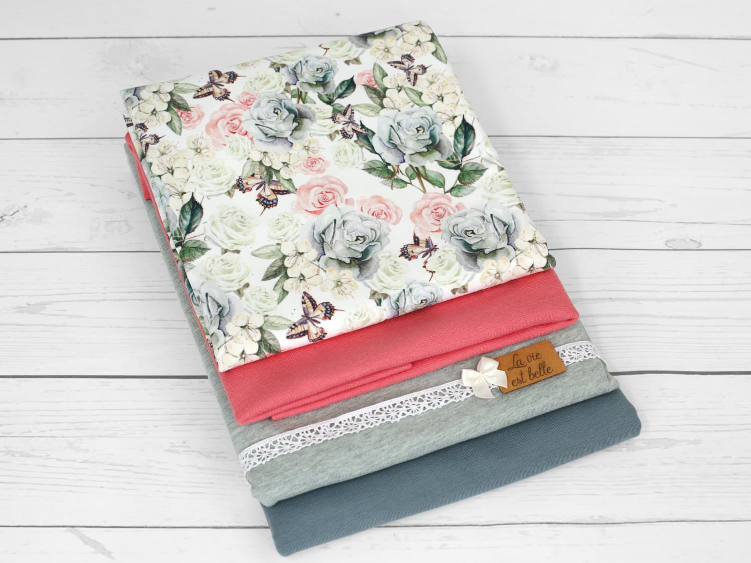 stoff-jersey-baumwolle-baumwolljersey-kathi-kunterbunt-blumen-floral-flower-wiese-blueten-fruehling-sommer-vintage-schmetterling-kombistoffe