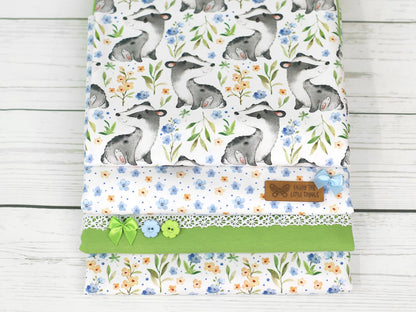 stoff-jersey-baumwolle-baumwolljersey-kathi-kunterbunt-kleiner-dachs-frechdachs-blume-tupfen-kombi-bluemchen-floral-wiese-blumenwiese-serie