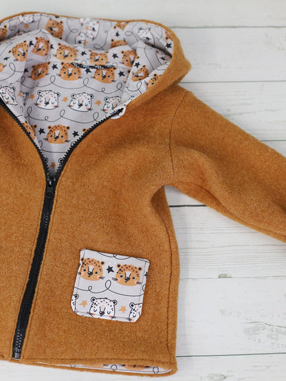 stoff-jersey-baumwolle-baumwolljersey-kathi-kunterbunt-kleiner-tiger-sterne-kringel-hellgrau-naehbeispiel-walk-jacke-2