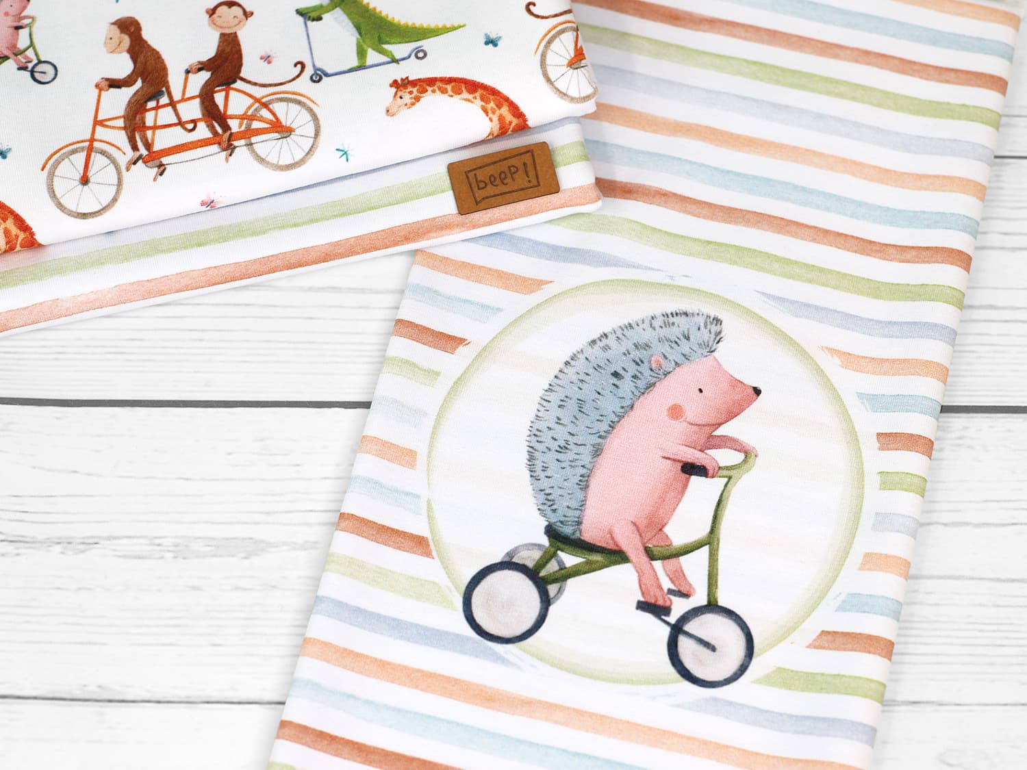stoff-jersey-baumwolle-baumwolljersey-kathi-kunterbunt-tiere-igel-auf-dreirad-panel-serie