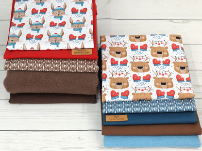 stoff-jersey-baumwolle-baumwolljersey-kathi-kunterbunt-weihnachten-baer-mit-geweih-weihnachtskugeln-handschuhe-herz-tupfen-braun-rot-petrol-kombistoffe-hase