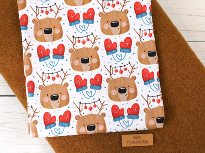 stoff-jersey-baumwolle-baumwolljersey-kathi-kunterbunt-weihnachten-baer-mit-geweih-weihnachtskugeln-handschuhe-herz-tupfen-braun-rot-petrol-walk-ocker