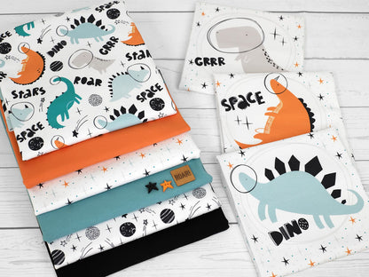 stoff-jersey-baumwolle-baumwolljersey-kathi-kunterbunt-weltall-dinos-dinosaurier-space-stars-roar-planeten-serie