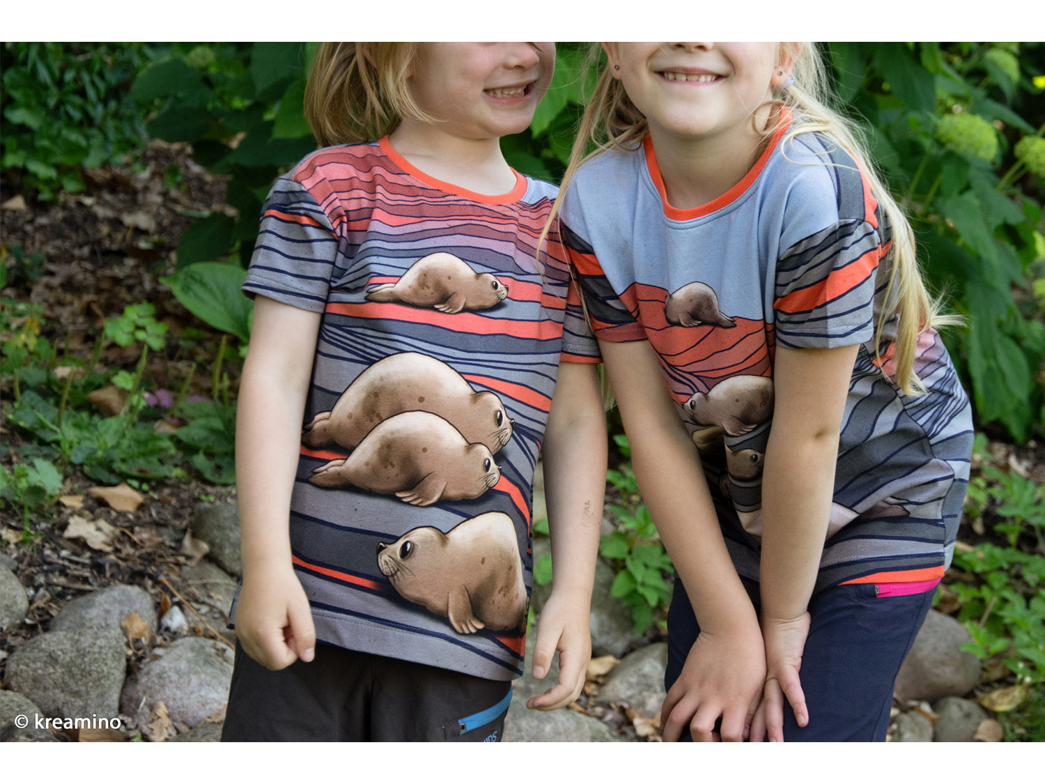 Jersey PANEL - Thorsten Berger - Just Chilling in the Dunes design with playful seal graphics worn by children.