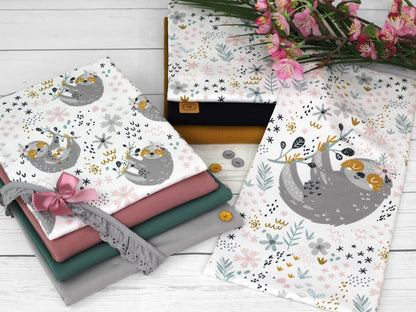 stoff-jersey-baumwolle-baumwolljersey-panel-tier-faultier-jungel-safri-wildtier-blumen-monstera-blaetter-serie